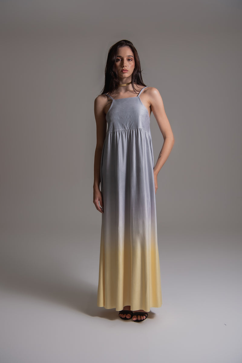 Vestido longo com modelagem evasê