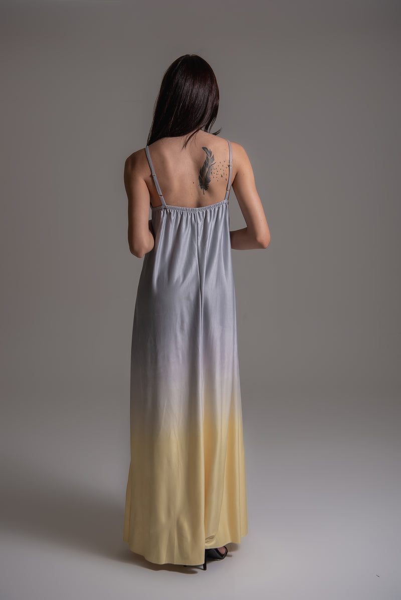 Vestido longo com modelagem evasê