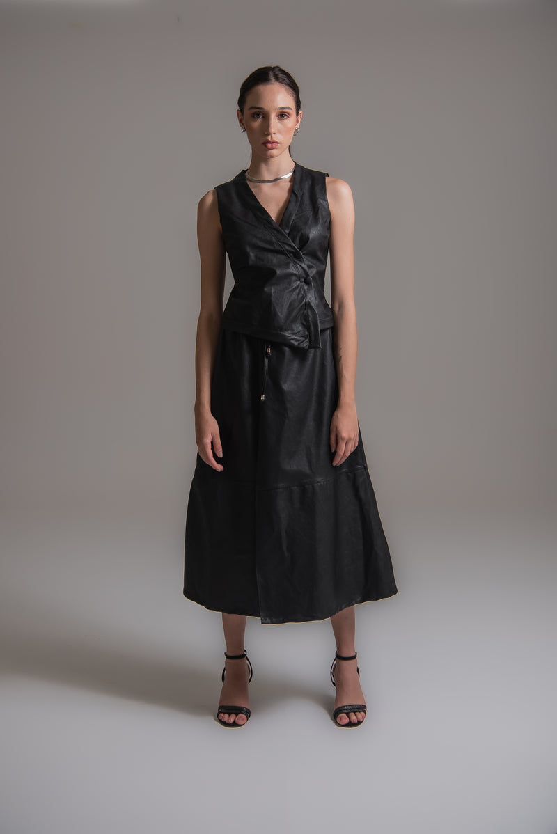 Saia midi em couro de viscose