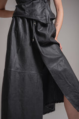 Saia midi em couro de viscose