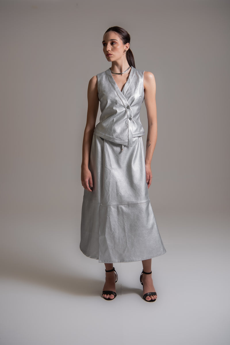 Saia midi em couro de viscose