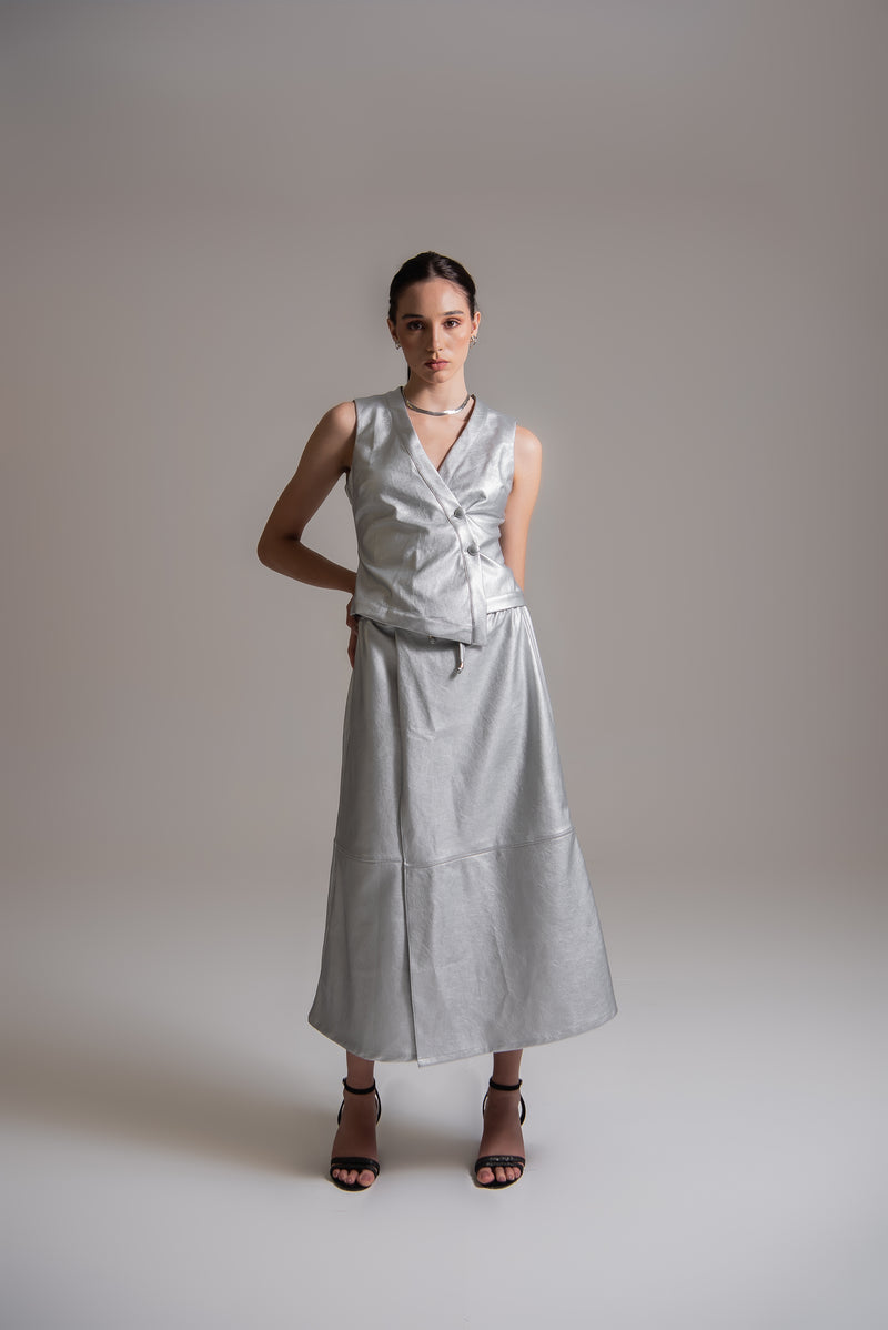 Saia midi em couro de viscose