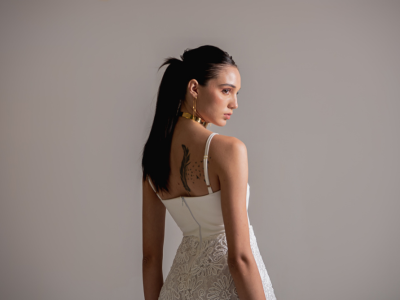 Vestido de alças com renda e couro de viscose