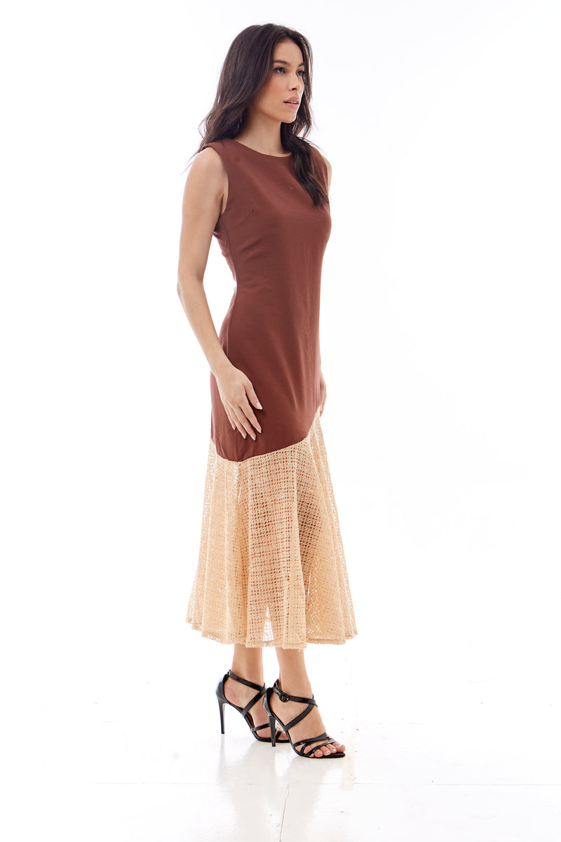 Vestido midi com aplicação de renda de crochê