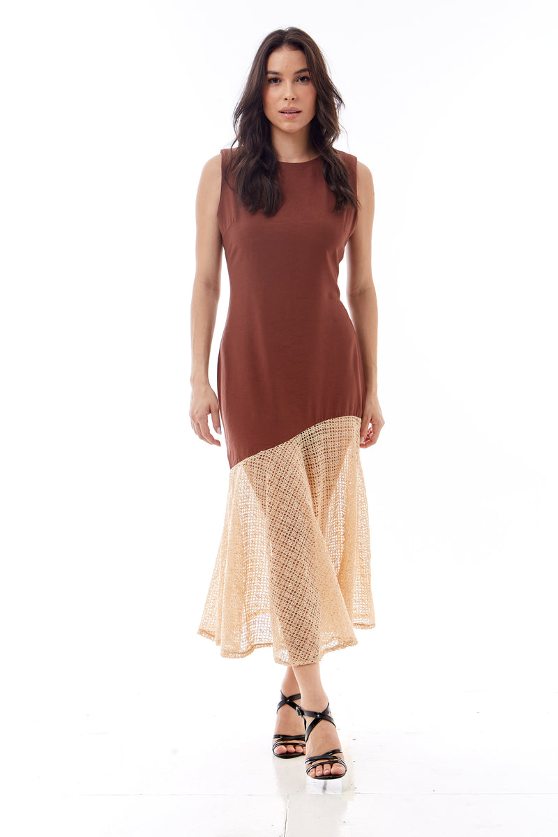 Vestido midi com aplicação de renda de crochê