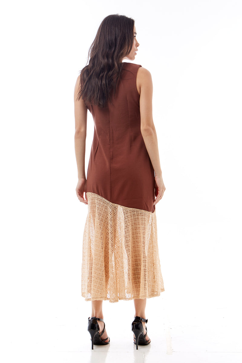 Vestido midi com aplicação de renda de crochê