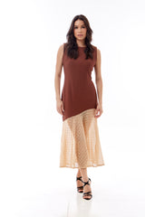 Vestido midi com aplicação de renda de crochê