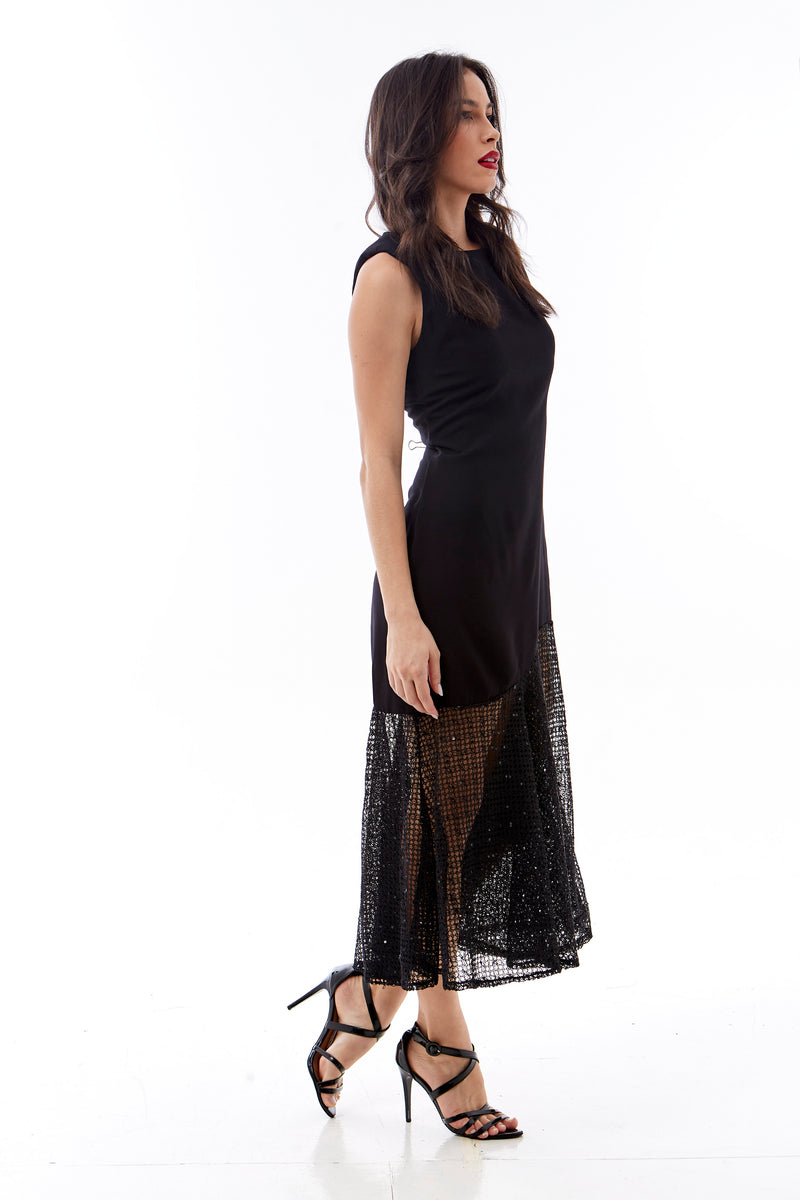 Vestido midi com aplicação de renda de crochê