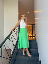 Saia midi feminina com bolsos cargos